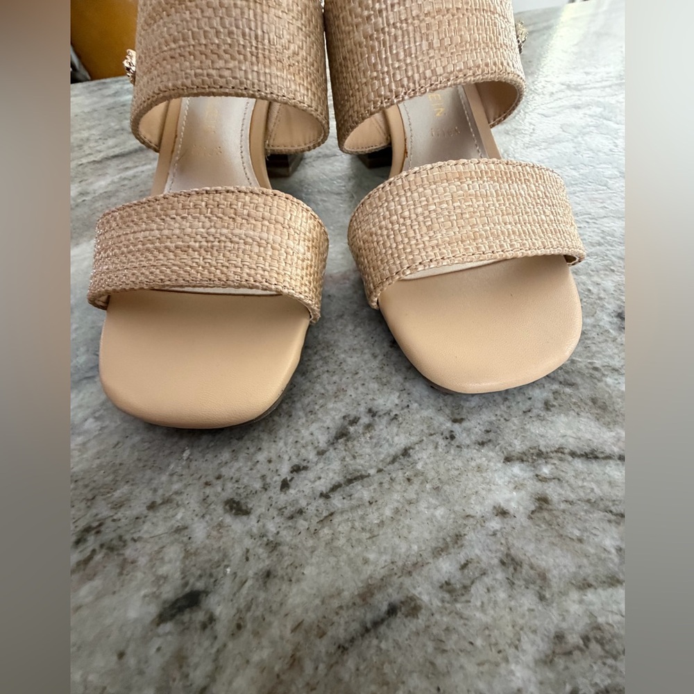 NWOT. Ann Klein Block Heel Dress Shoes. Natural Raffia. Women's 7.5 - Picture 4 of 8